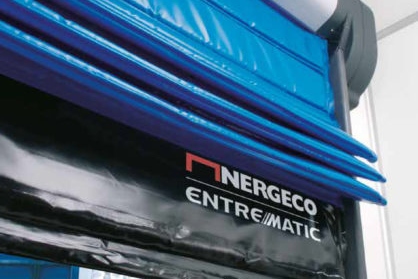 Puerta Enrollable Marca Nergeco C-Freezer 5 Con Triple Cortina de Lona de PVC