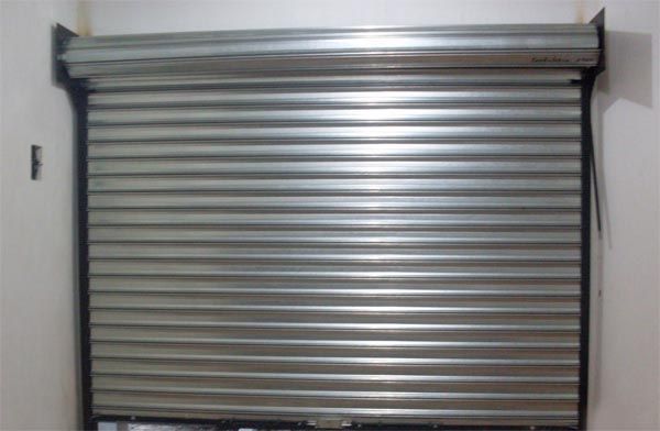 Puerta Enrollable Artesanal De Perfiles Metalicos Galvanizados